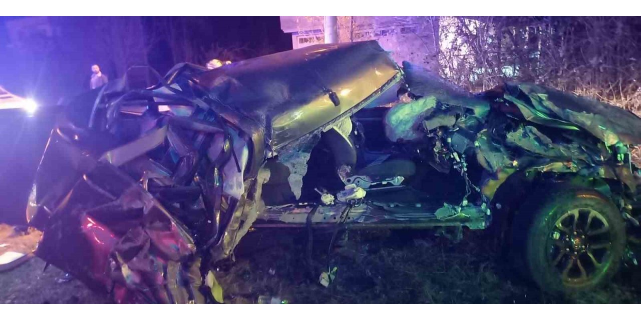 Alkollü sürücü hurdaya dönen otomobilden yaralı olarak kurtarıldı