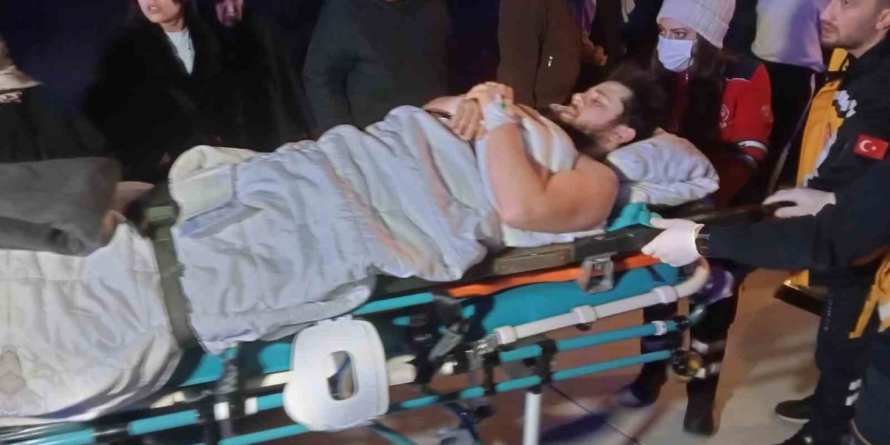 Adana’daki 38 yaralı depremzede ve 31 refakatçi TSK’ya ait uçakla İstanbul’a getirildi