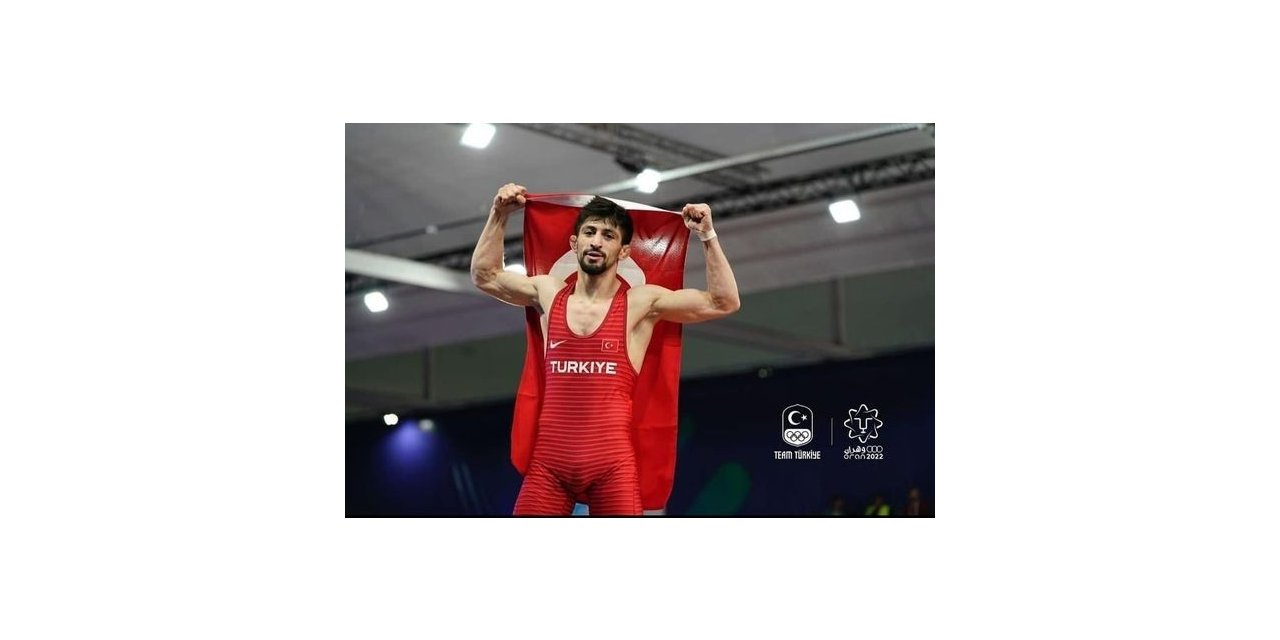 Milli güreşçi Kerem Kamal Mısır’dan altın madayla ile döndü