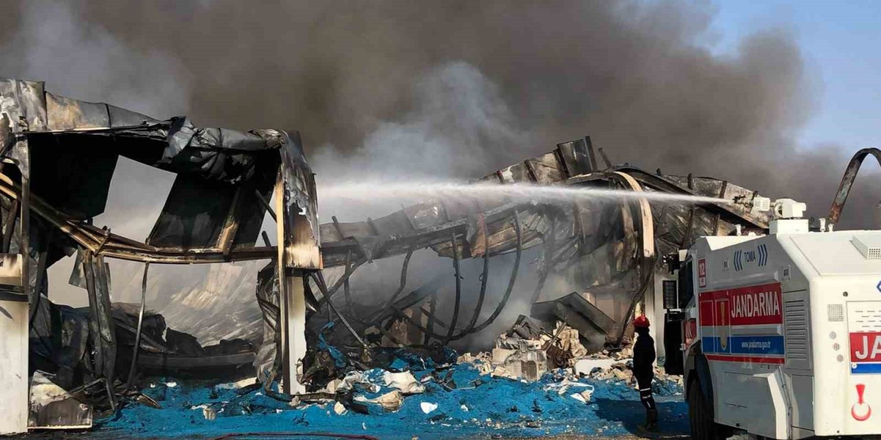 Cizre’de 6 saattir devam eden yangına TOMA’lar da müdahale ediyor