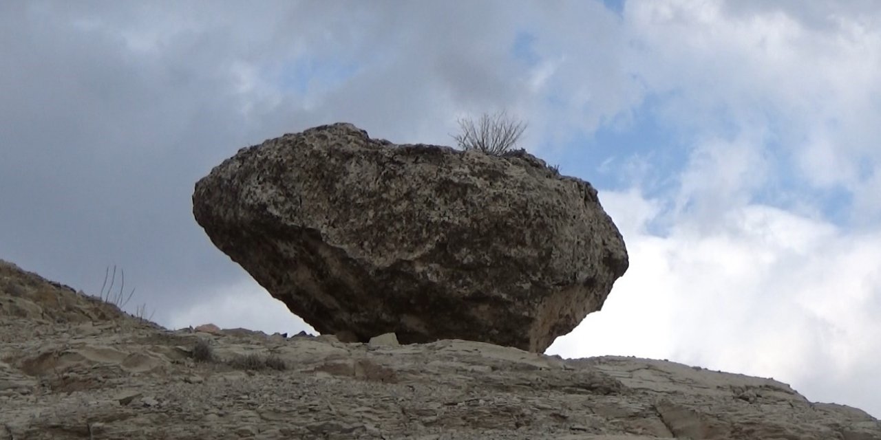 Mazıdağ’ında vatandaşlar dev taş parçalarının gölgesinde korkuyla yaşıyor