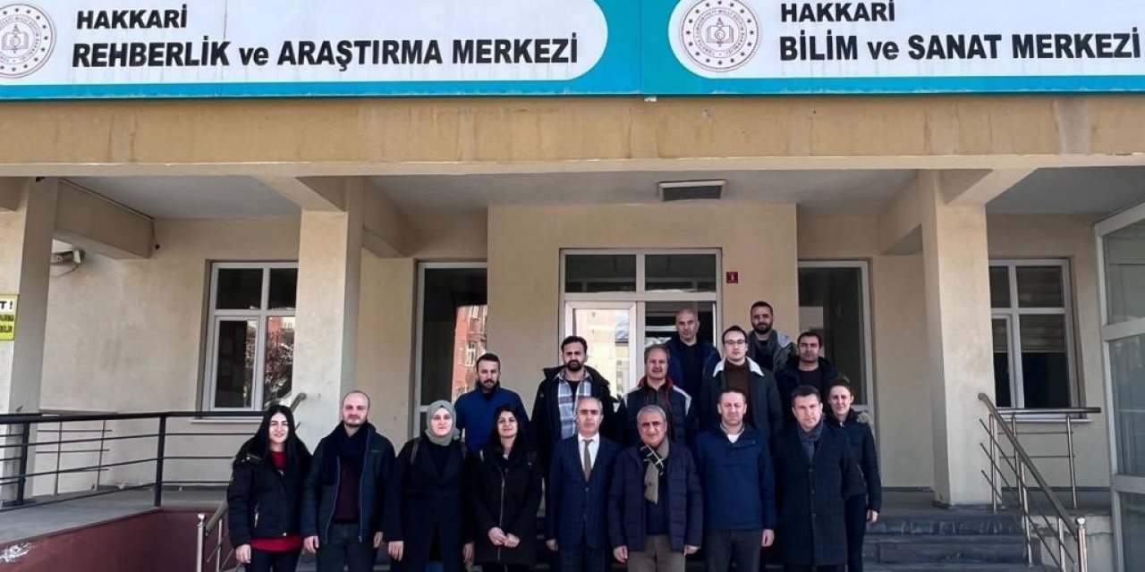 Gönüllü öğretmenler deprem bölgesine uğurlandı