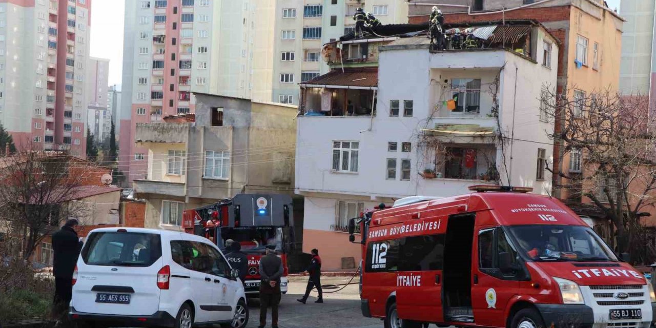 Çatı yangını korkuttu