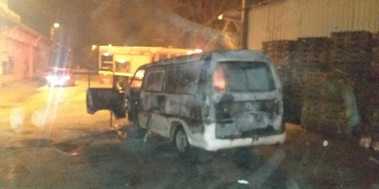 Minibüs küle döndü