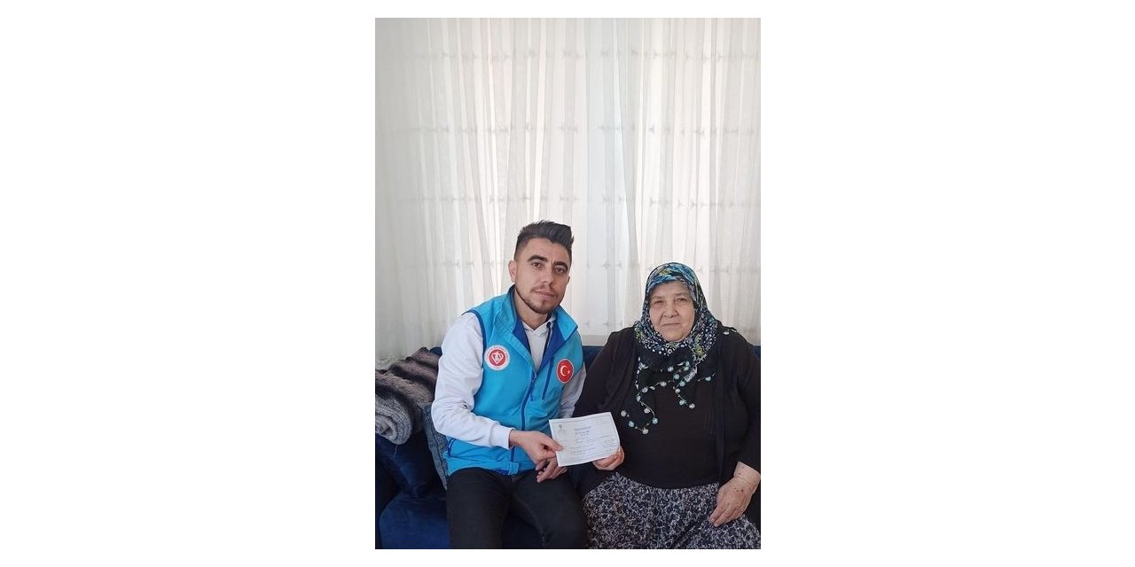 Umre ziyareti için biriktirdiği parayı depremzedelere bağışladı