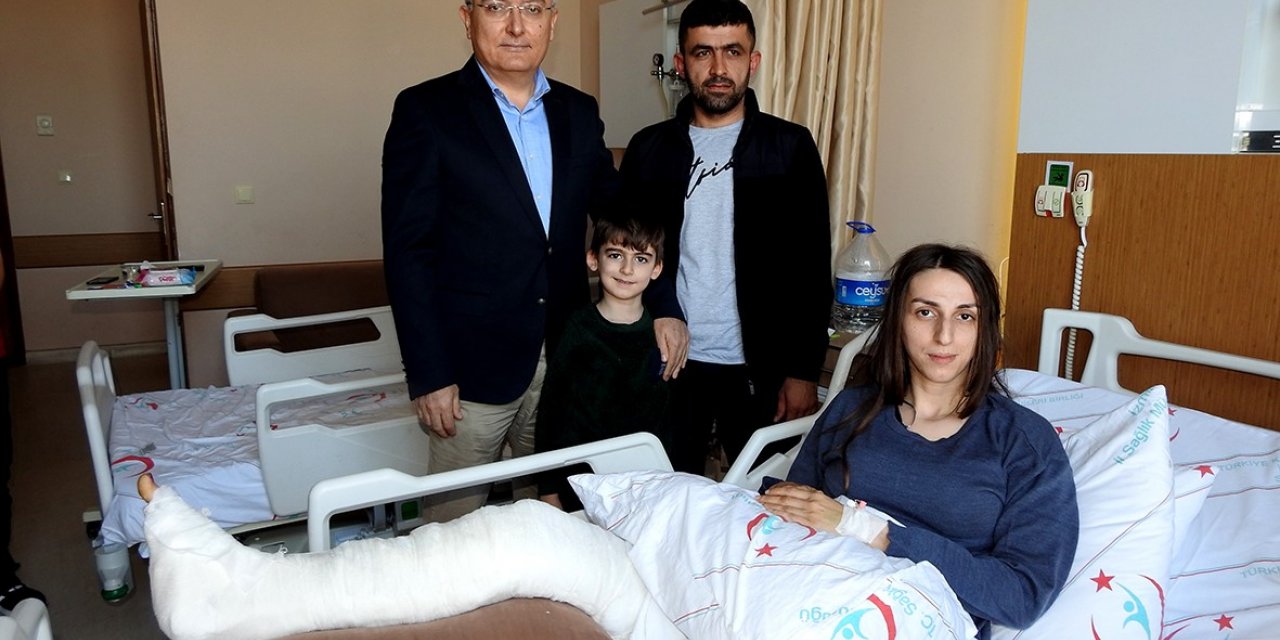 Çeşme’de ameliyat edilen depremzede enkaz altında yaşadığı zor anları anlattı