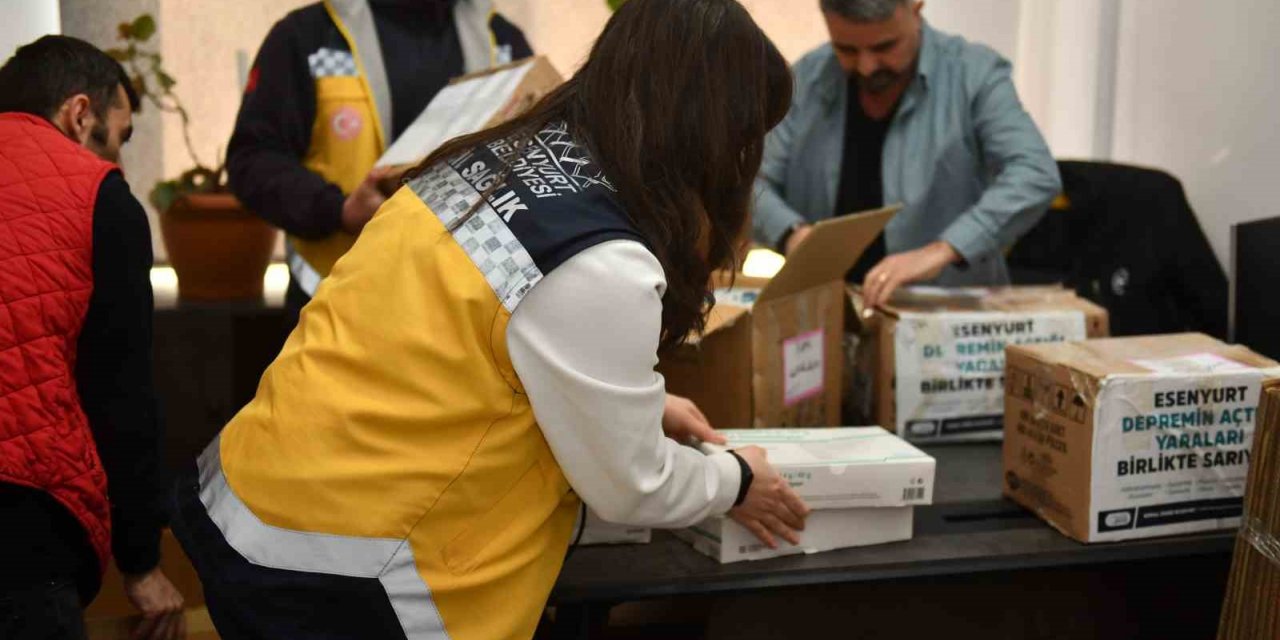 Deprem bölgesine ilaç ve medikal malzeme desteği sürüyor