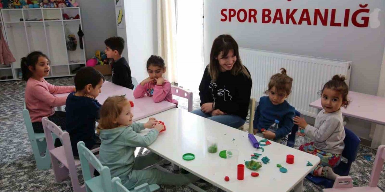 Tunceli’de depremzede öğrenciler için sınıf açıldı