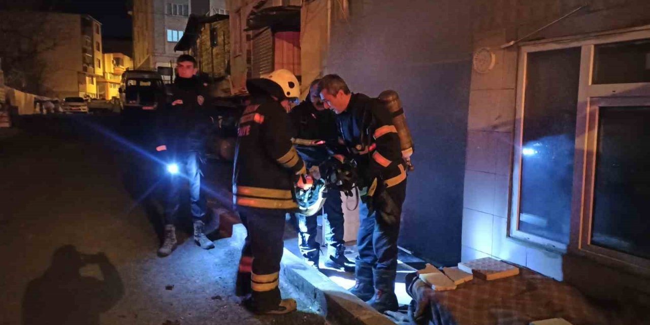 Devrilen soba borusu yangına yol açtı