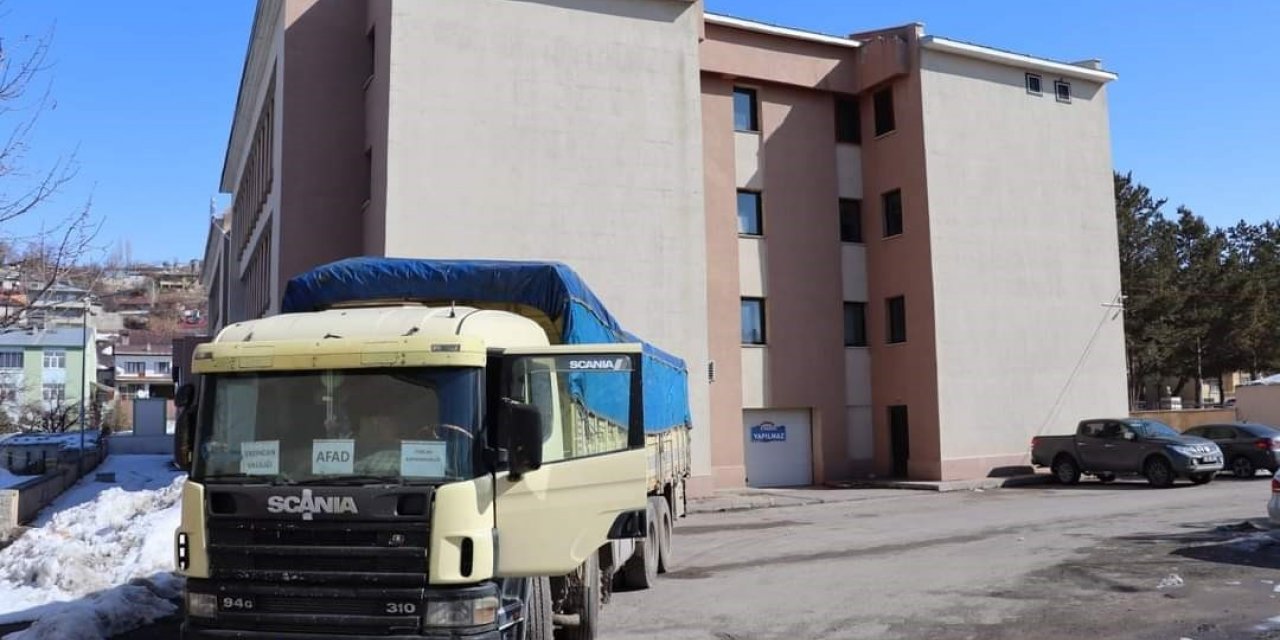 Tercan’da depremzedelere yardım devam ediyor