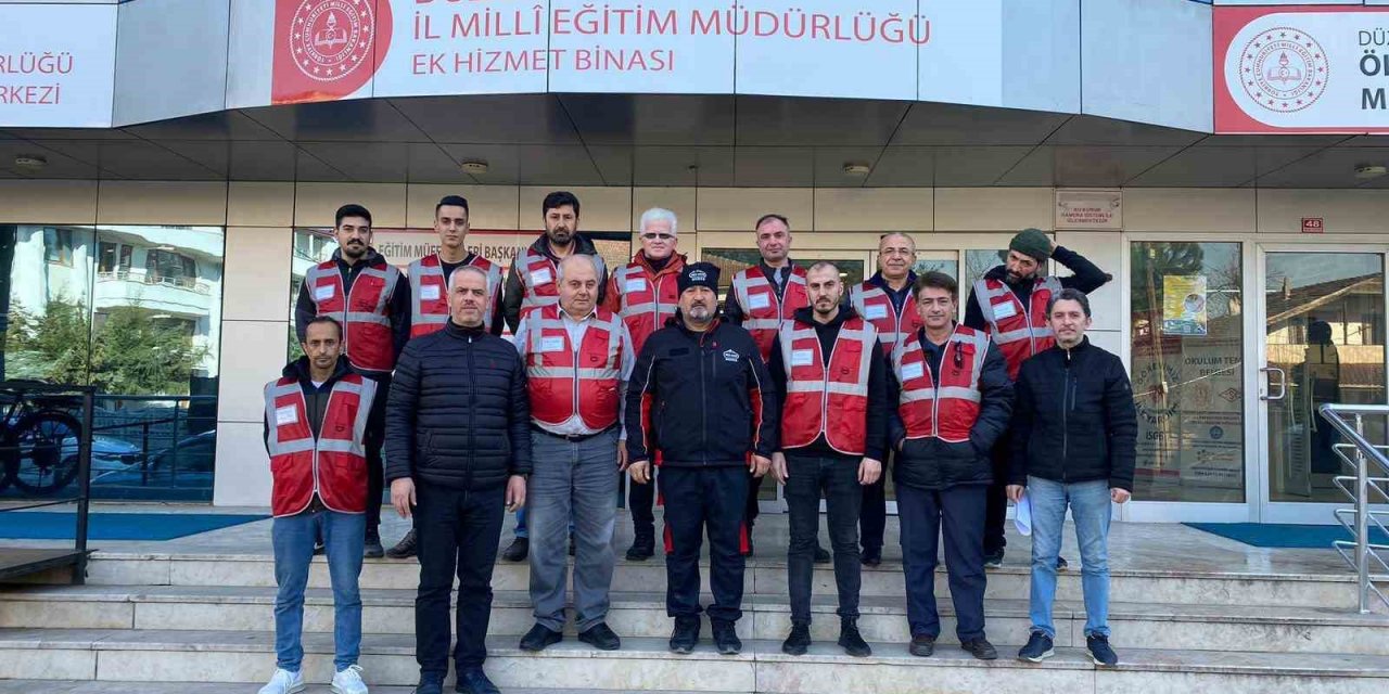 Gönüllü öğretmenler deprem bölgesine gitti