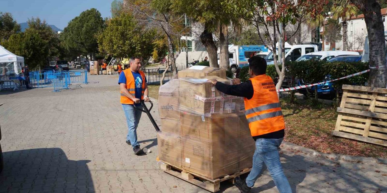 Marmaris depremzedelerin yanında olmaya devam ediyor