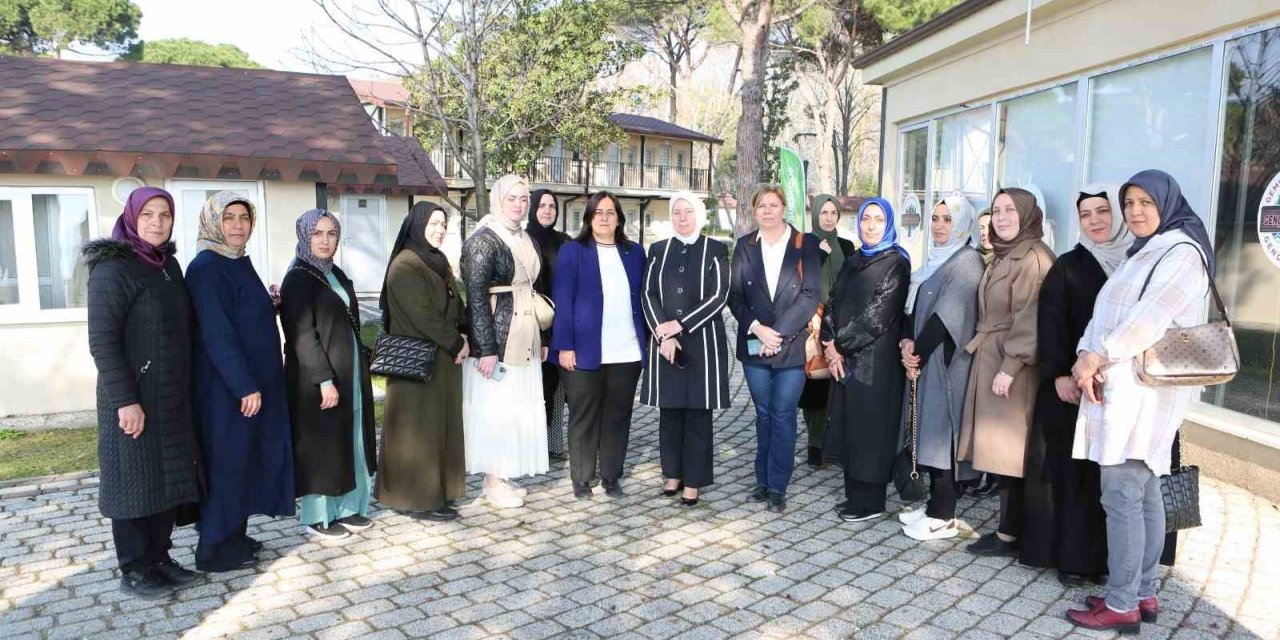 AK Kadınlar’dan ‘Sıcak sofralar tekrar kurulsun’ kampanyası