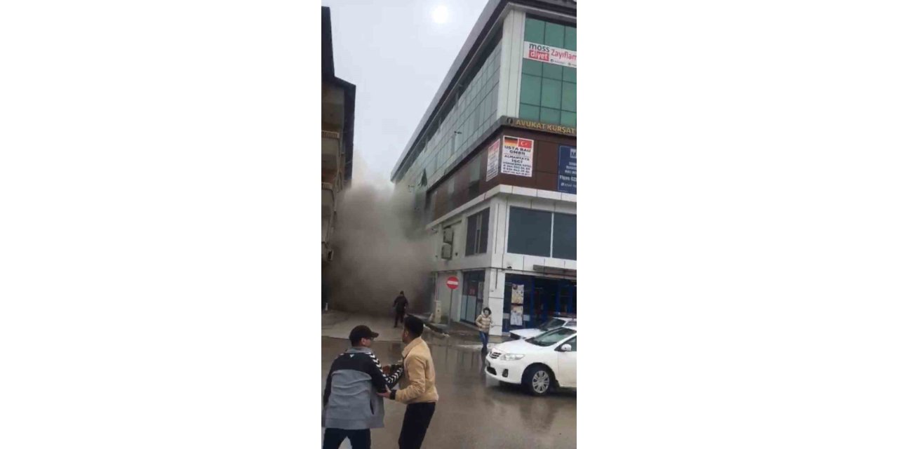 7.6 büyüklüğünde depremin yaşandığı Elbistan’dan yeni görüntüler: Kısa sürede ortalığı toz bulutu kapladı