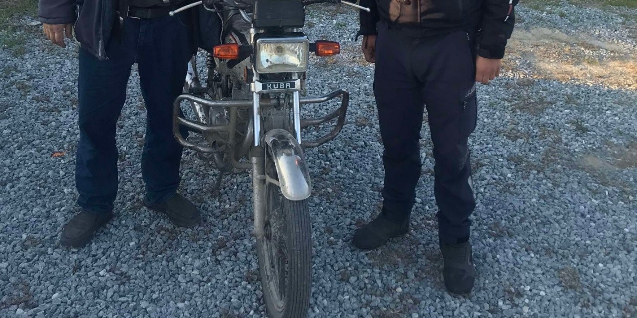 Motosiklet hırsızları jandarma ekiplerine takıldı