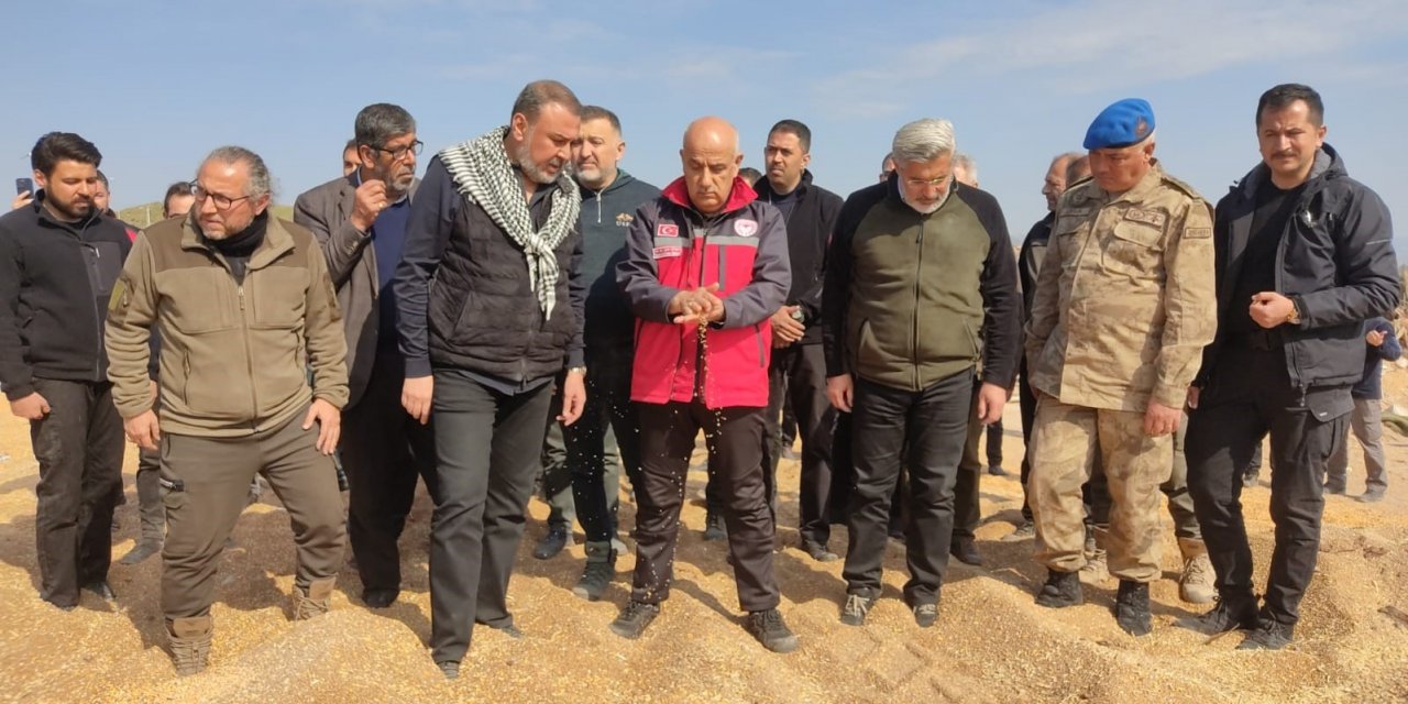 Bakan Kirişci, çadırda kalan çocuklara oyuncak dağıttı