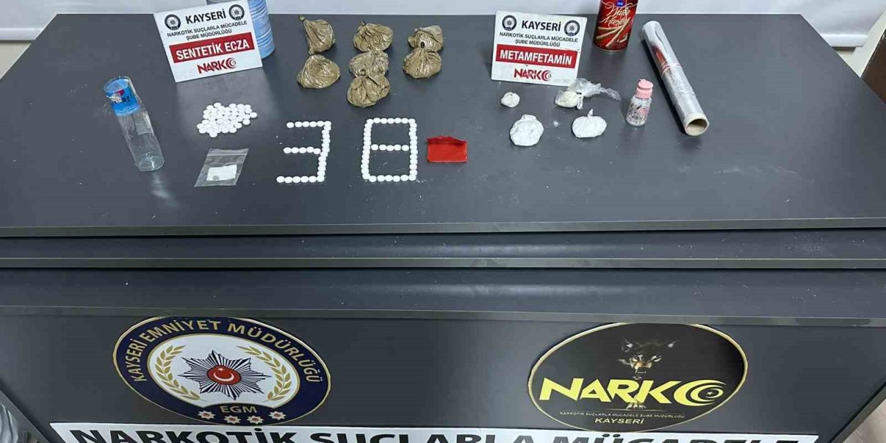 Konserve kutusundan yarım kilo uyuşturucu çıktı