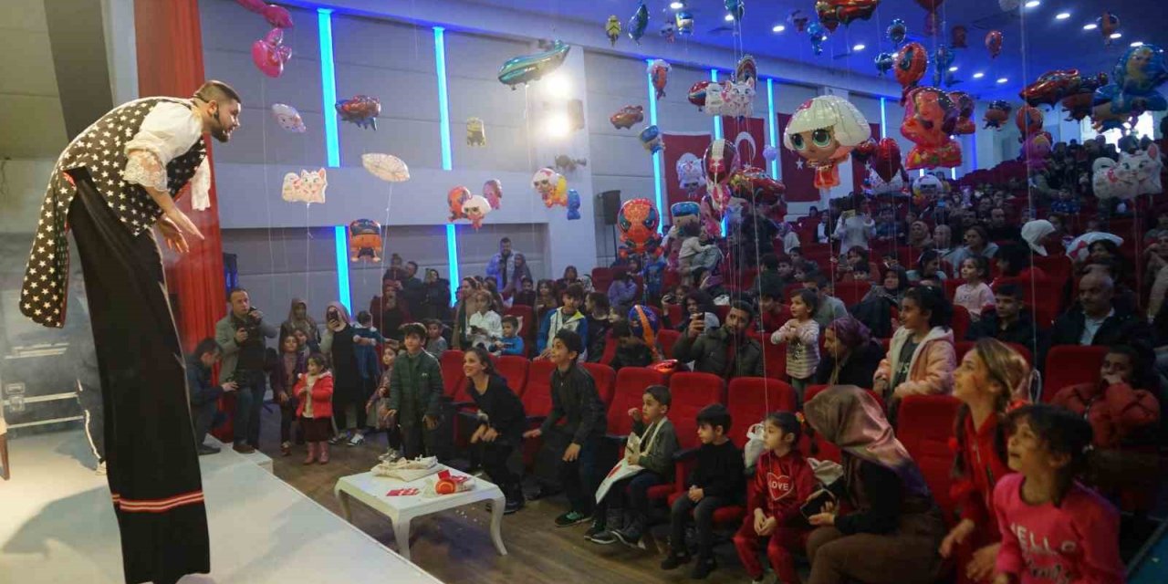 Depremzede aileler ve çocuklar, düzenlenen eğlencede moral buldu