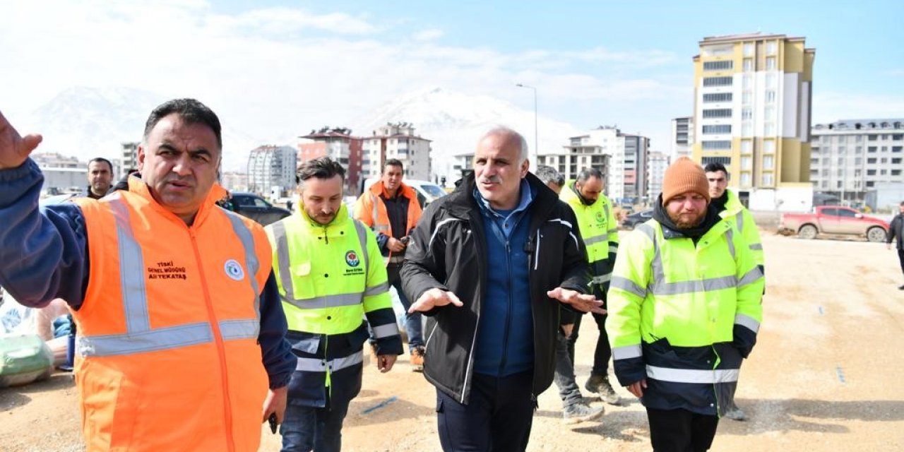 Trabzon Büyükşehir Belediyesi Elbistan’da yaraları sarmak için çalışma yürütüyor