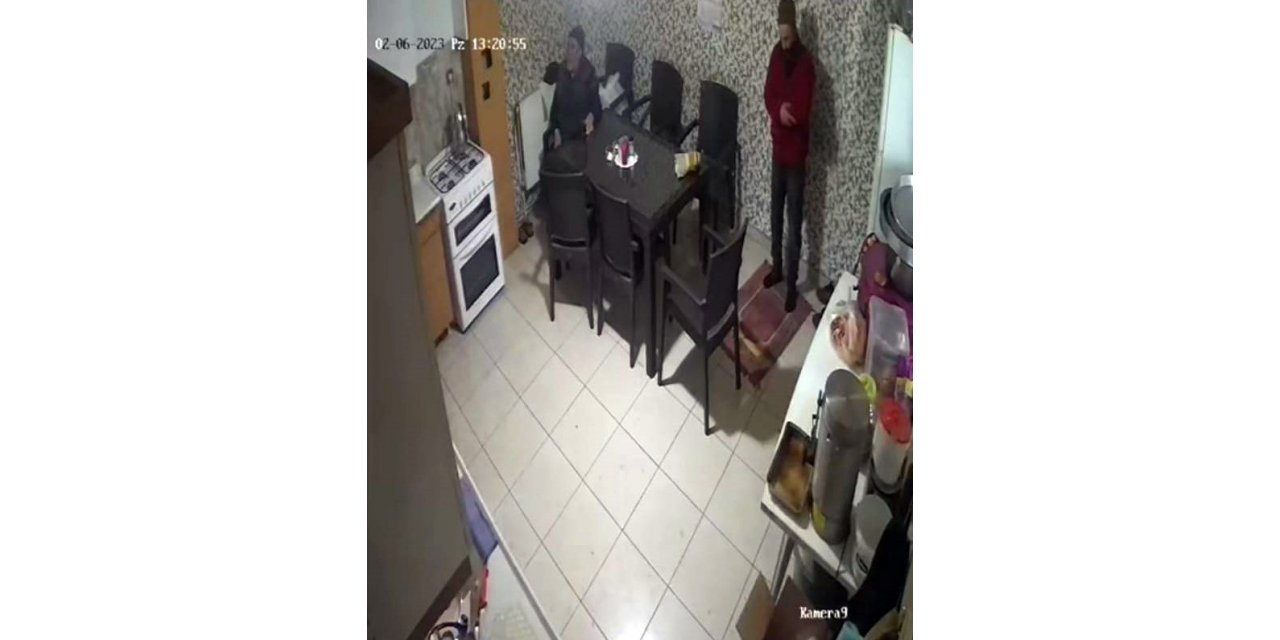 Namaz kılarken depreme böyle yakalandı