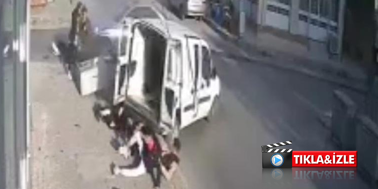 İzmir Bornova'da kazada savrulan araç yayalara çarptı: 2'si ağır 4 yaralı! O anlar kamerada