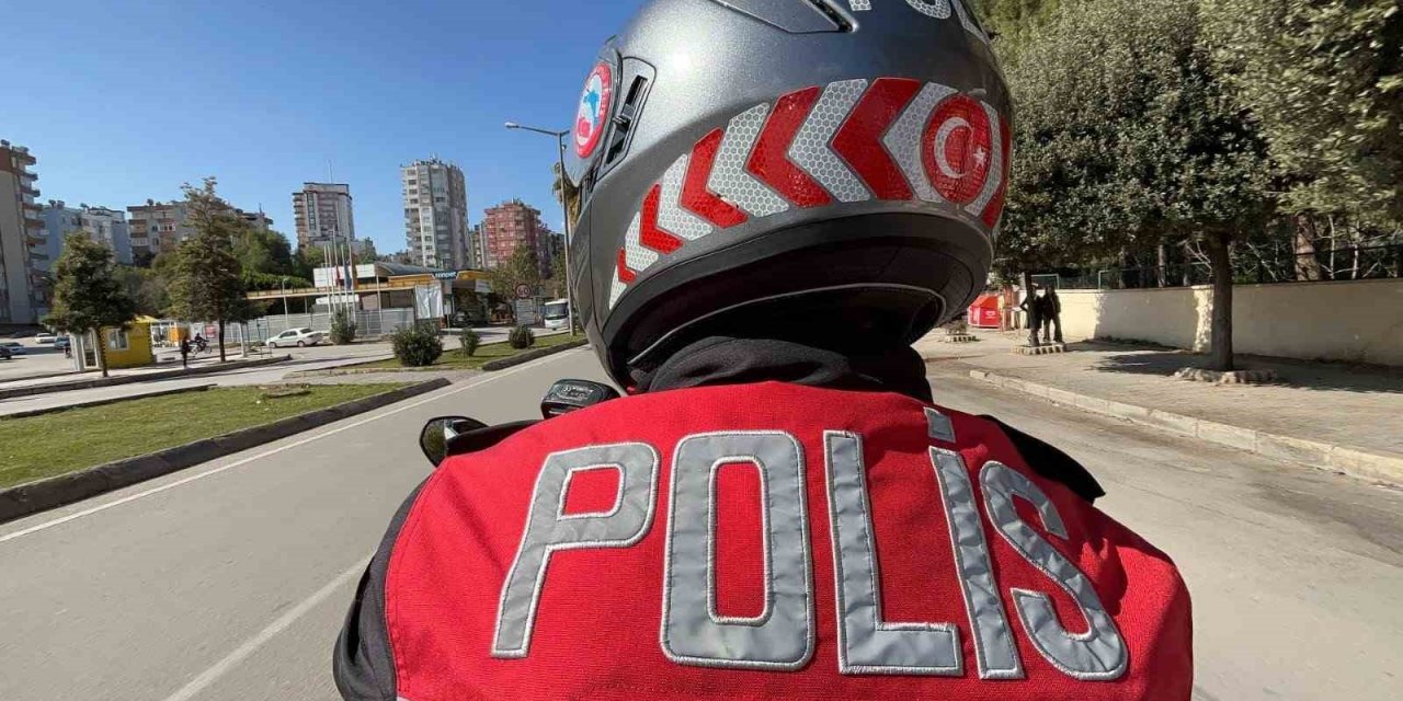 Deprem sonrası terk edilen apartmanlar polis ve bekçiye emanet