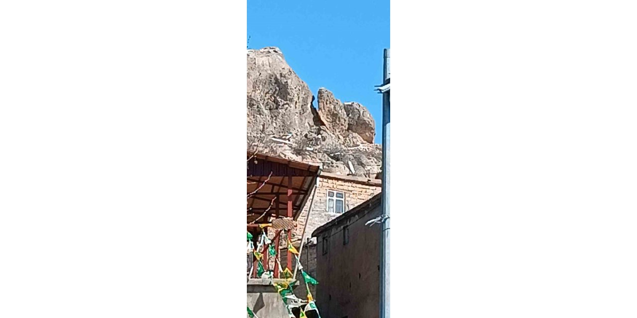 Tehlike oluşturan kaya parçaları için çalışma başlatıldı