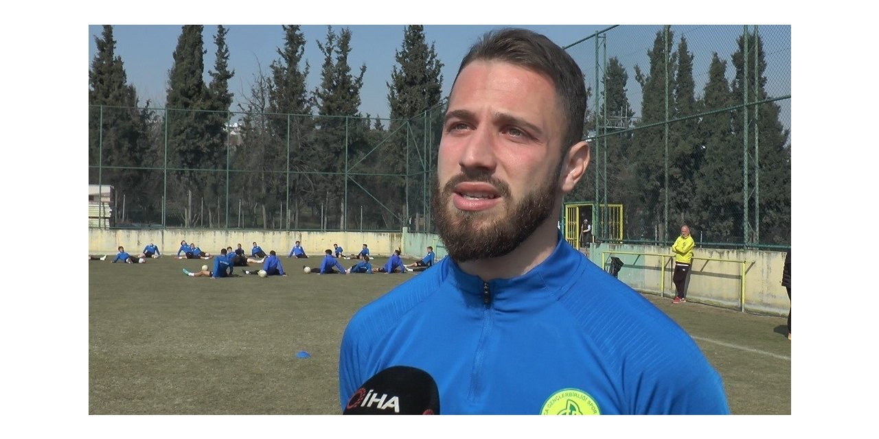 Genç futbolcu, Taner Savut’u anlatırken gözyaşlarına hakim olamadı