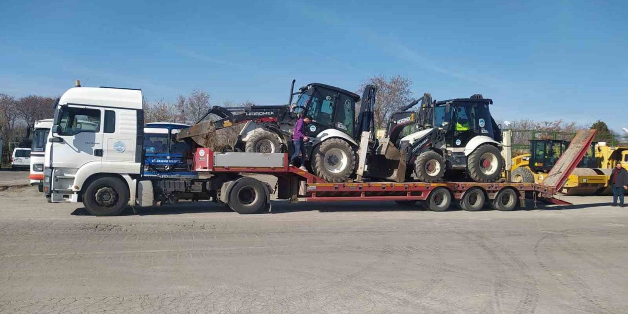 Deprem bölgesine 10 konteyner ev ve 2 iş makinesi kepçe daha