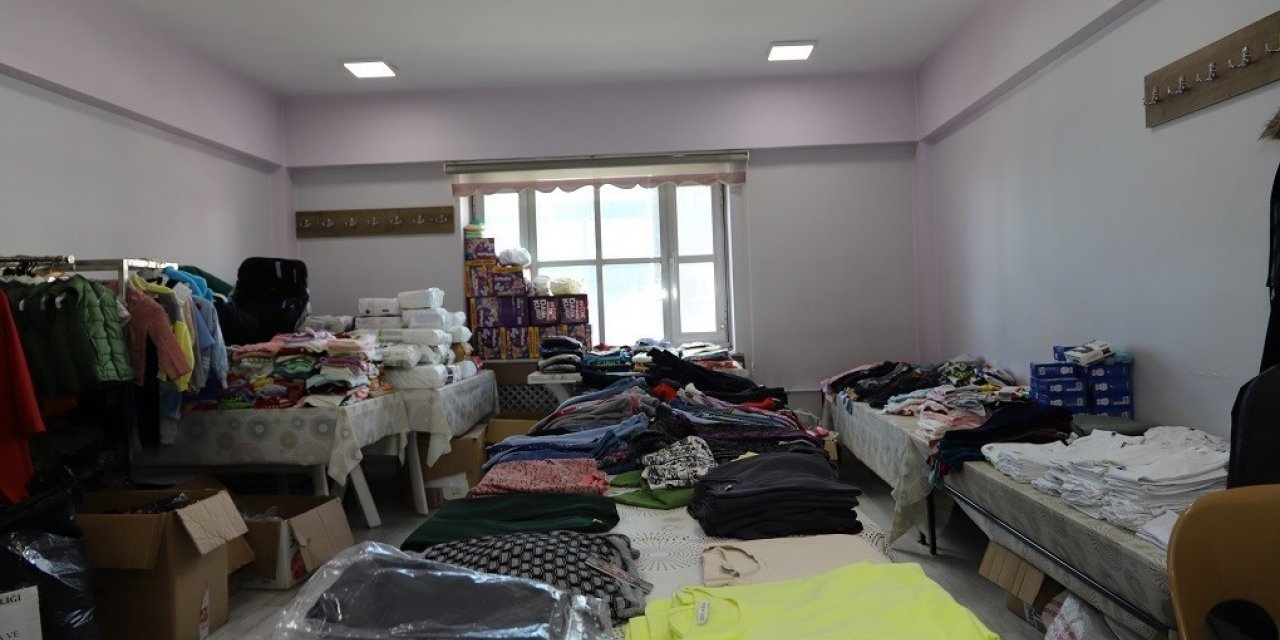 Depremzedelerin ihtiyaçları karşılanıyor