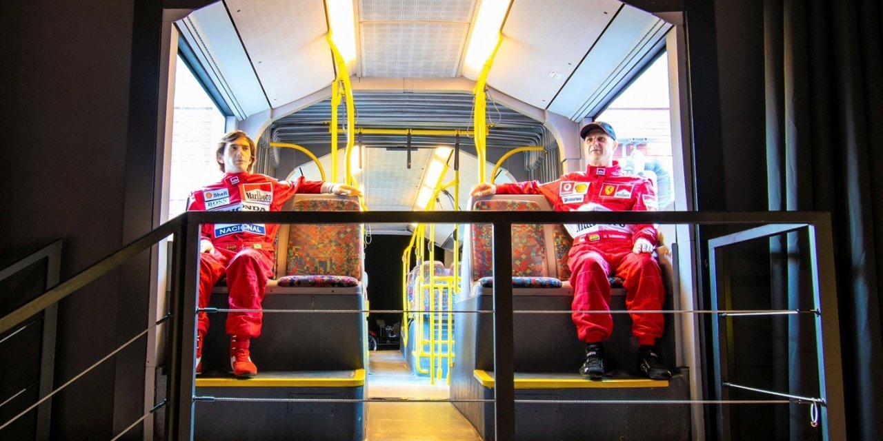 Formula 1’in iki efsane pilotu Kıbrıs Araba Müzesi’nde buluştu