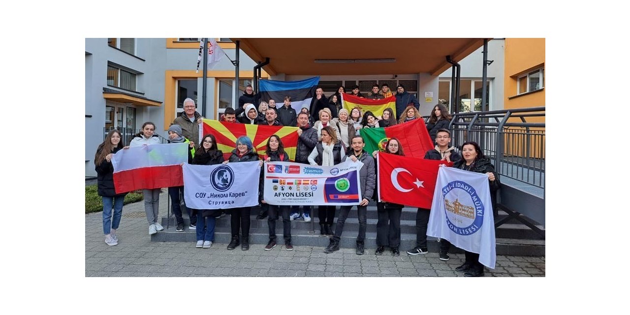 Lise öğrencileri Polonya’ya giderek deneyimlerini arttırdılar