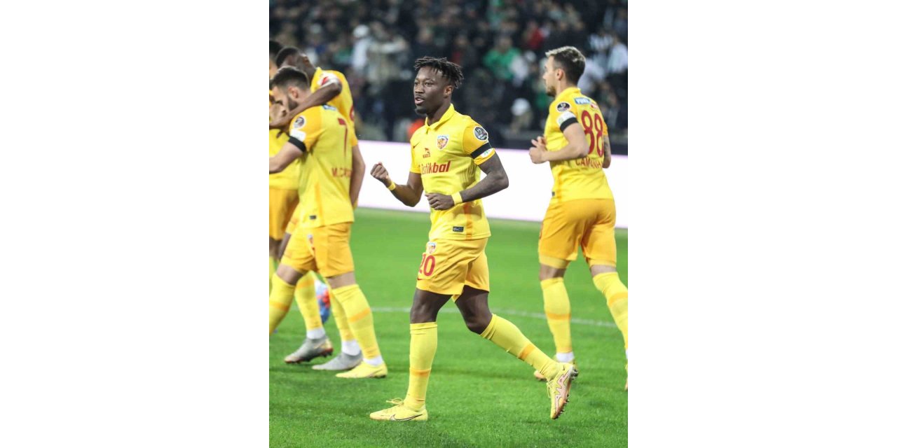 Carlos Mane  2’inci golünü attı