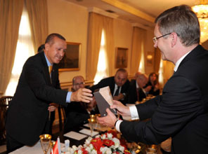 Erdoğan'dan Mesnevili mesaj
