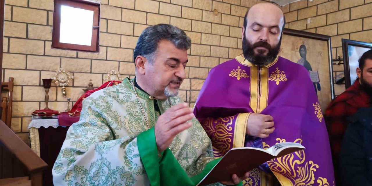 Hatay’da pazar ayininde depremzedeler için dua edildi