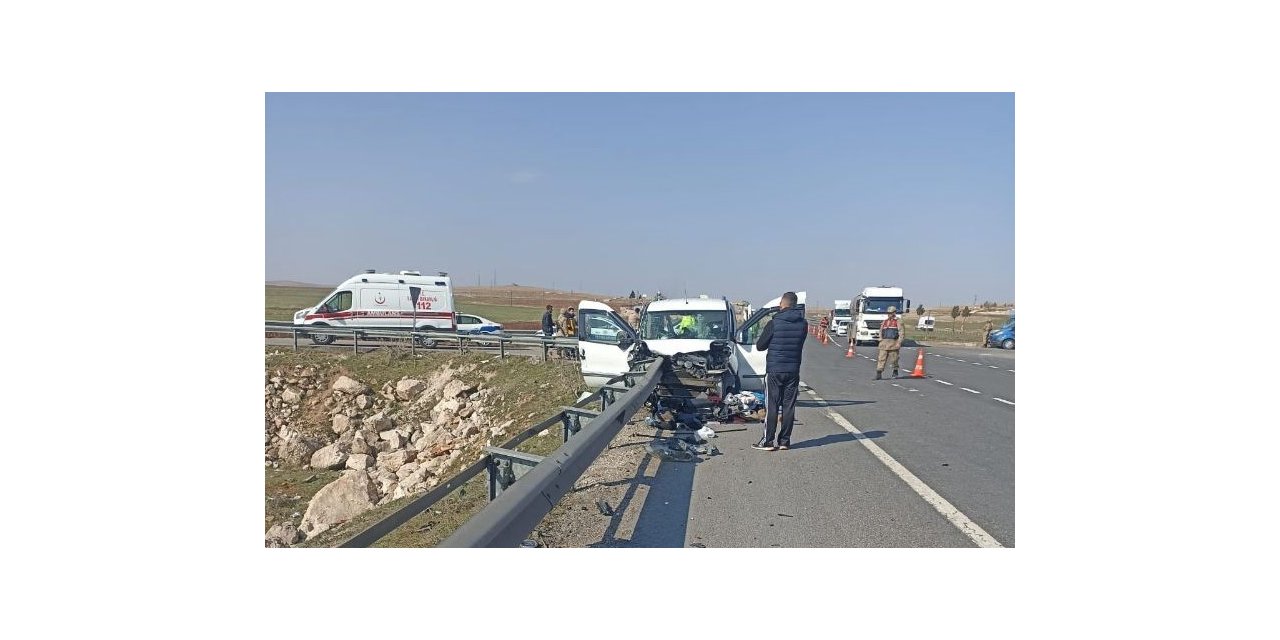 Mardin’de kamyonet bariyerlere ok gibi saplandı: 2 ölü, 3 yaralı