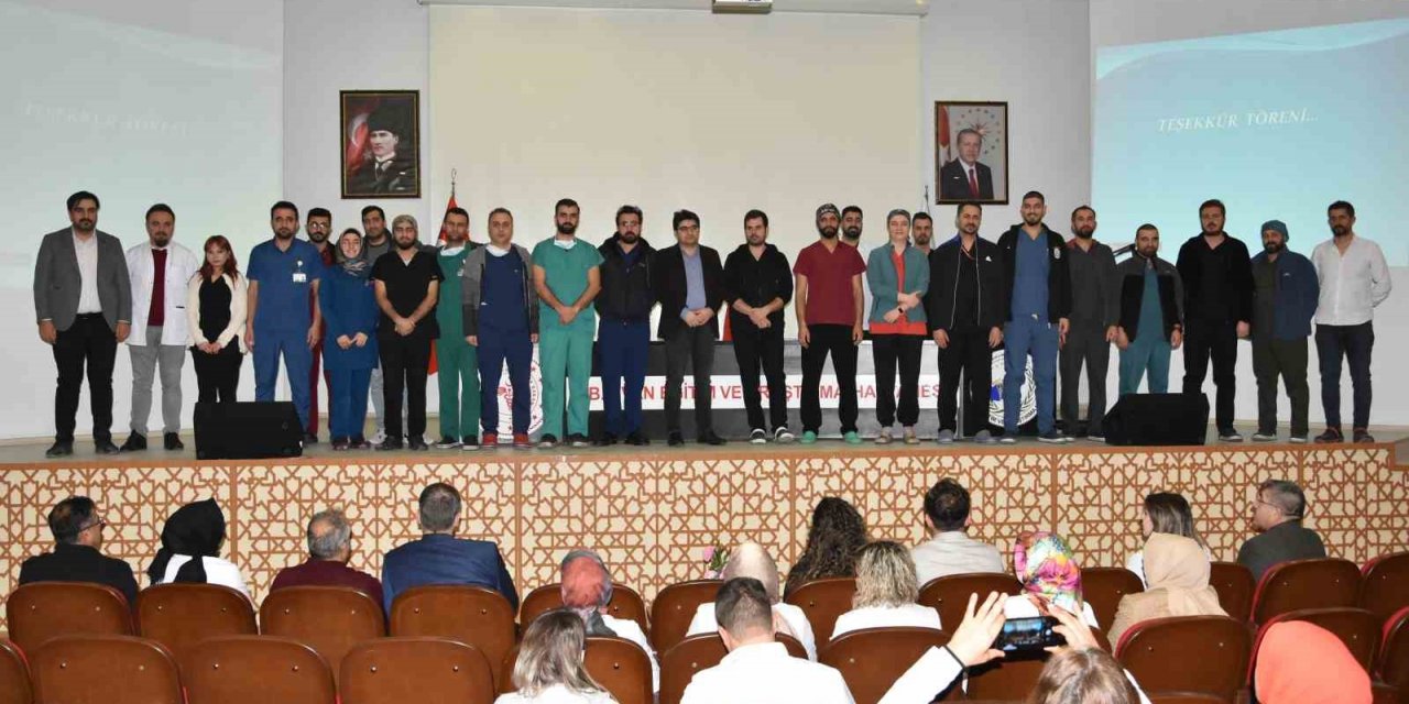 Depremin sağlık kahramanları afetzedelerin gönlüne dokundu