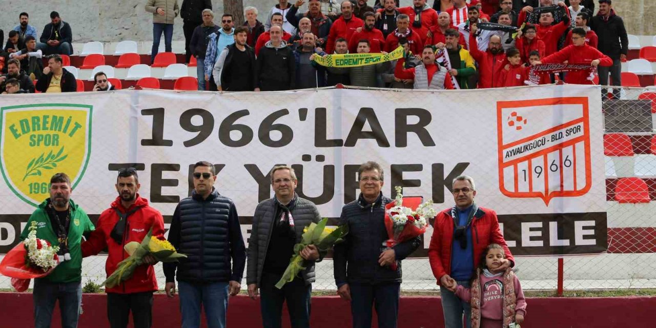 Ayvalık’ta iki ezeli rakip takım depremzedeler için tek yürek oldu