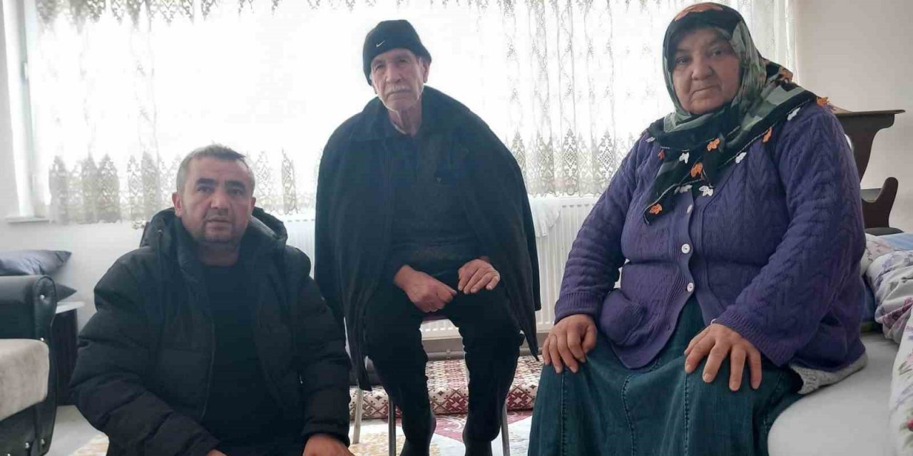 Muhtar depremzede aileleri bir an olsun yalnız bırakmıyor