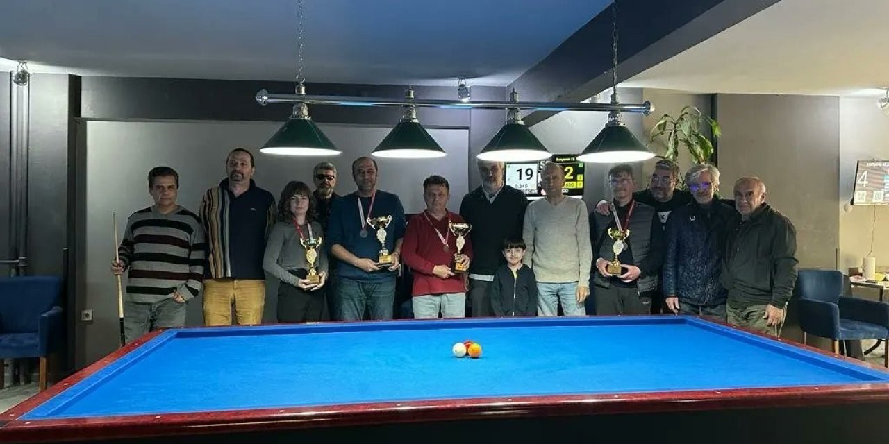 Eskişehir’de “Tek Yürek Türkiye 3 Bant Bilardo Kupası” düzenlendi