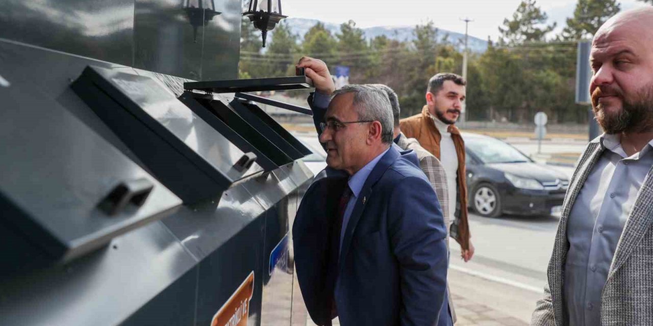 Hedef daha temiz bir Kütahya, şehrin 14 ayrı bölgesine ’Mobil Atık Getirme Merkezi’ yerleştirildi