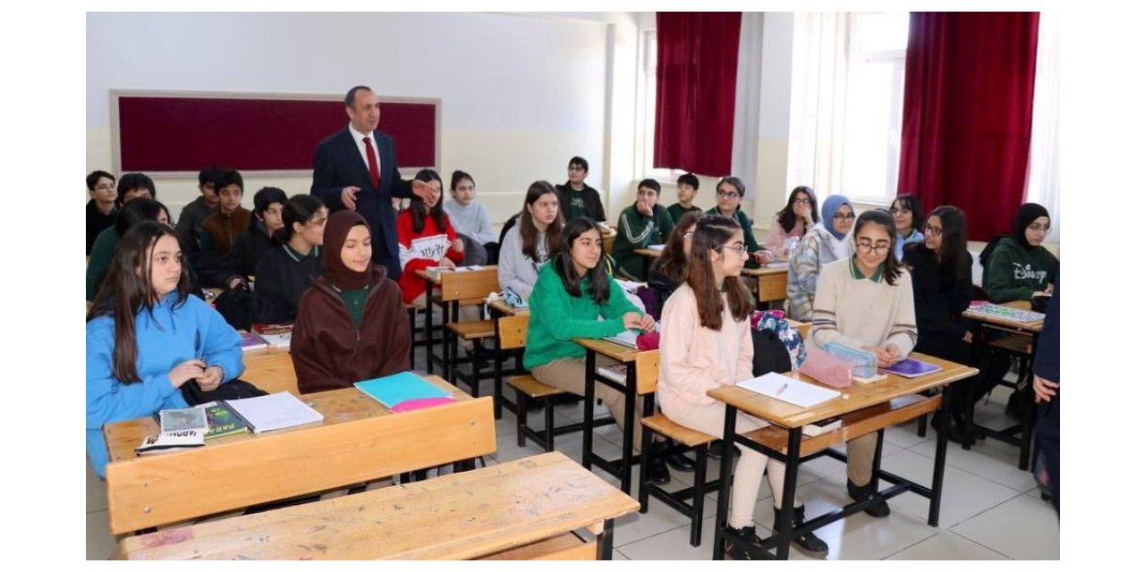 Bingöl İl Milli Eğitim Müdürü Yücel: ’’Öğrencilerimizi geleceğe hazırlamak için var gücümüzle çalışıyoruz’’