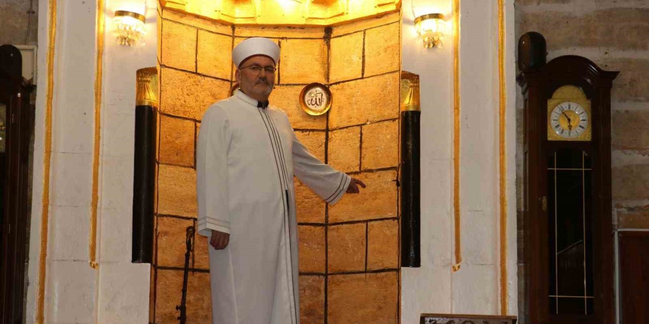 Asrın felaketi 8 asırlık camiyi milim oynatamadı