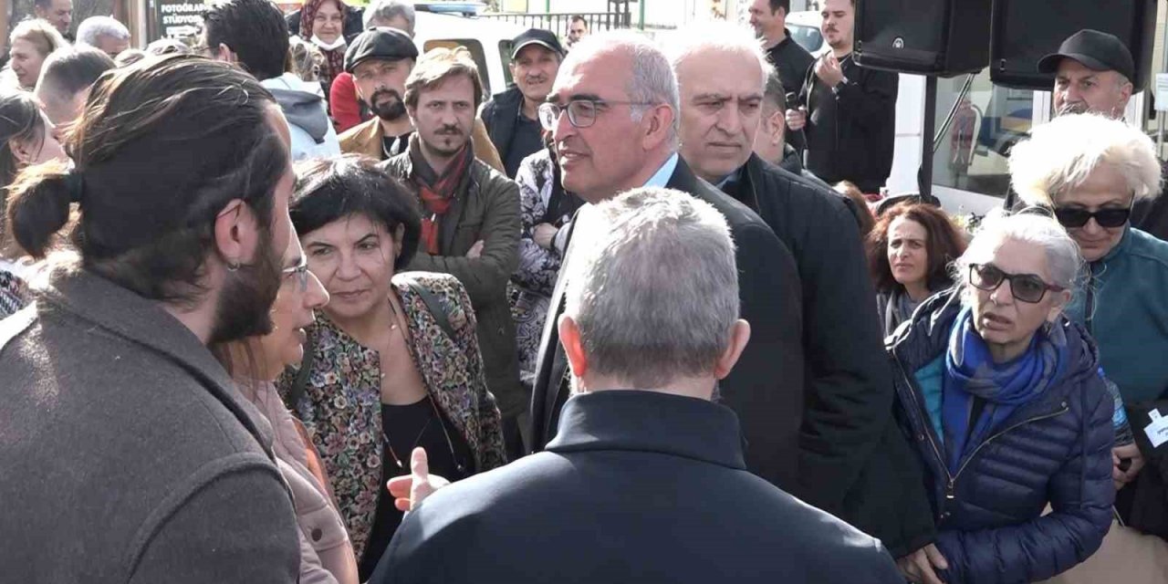 Açlık grevindeki doktora vatandaşlar da destek verdi