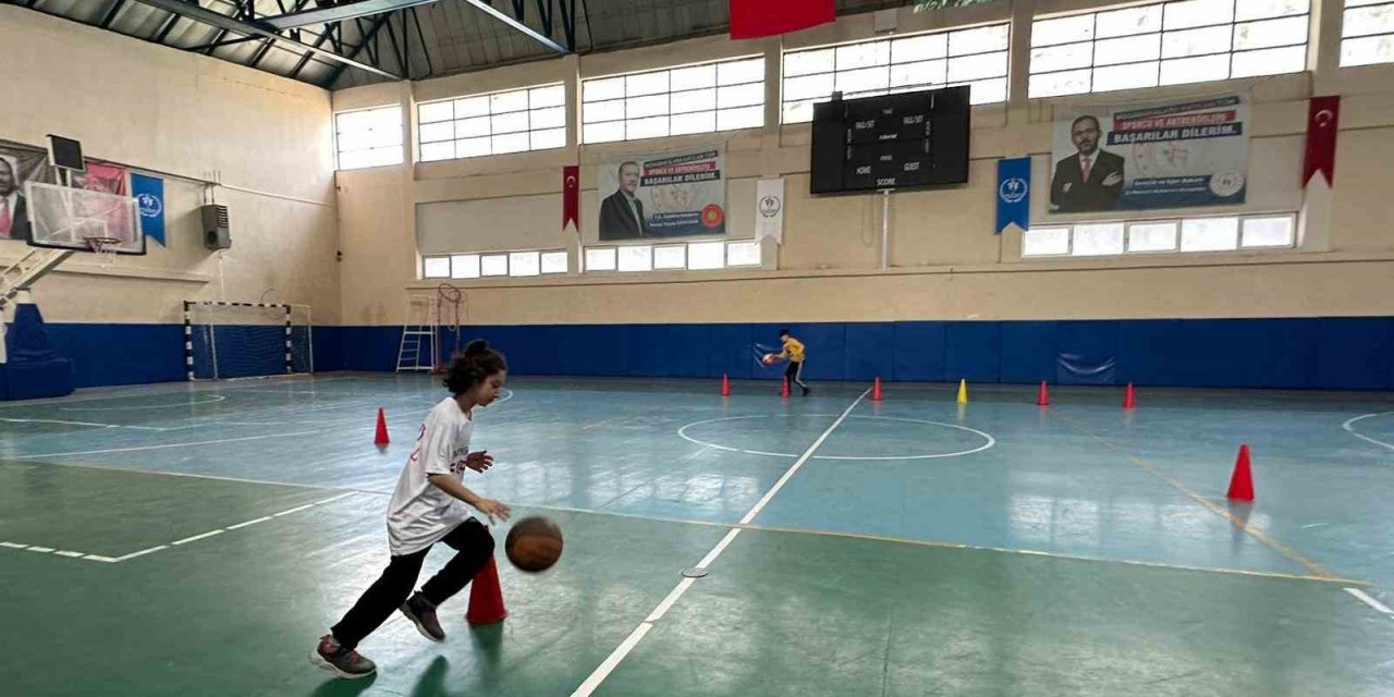 Geleceğin sporcuları için antrenmanlar devam ediyor