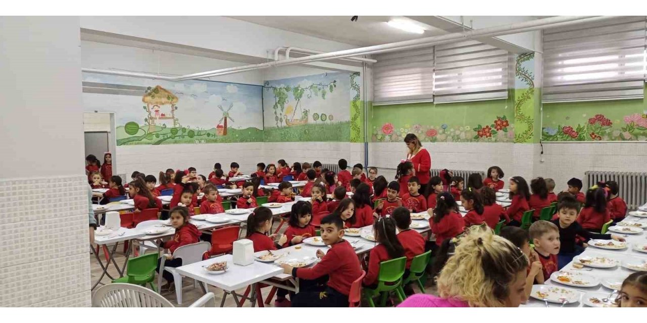 Edremit’te anaokullarında yemek uygulaması başladı