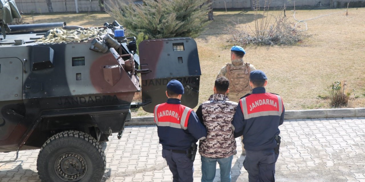 Uyuşturucu ticaretinden aranan firari hükümlüyü JASAT yakaladı