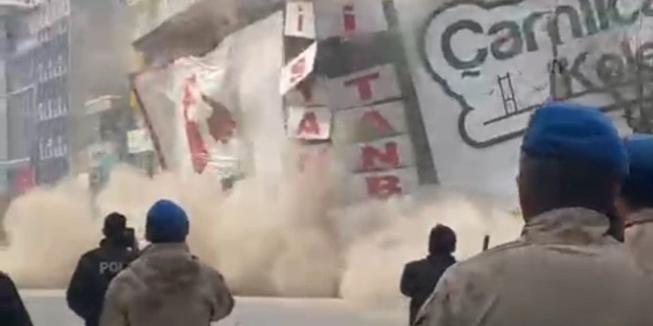 Malatya’daki artçı depremde 4 katlı iş merkezi böyle çöktü