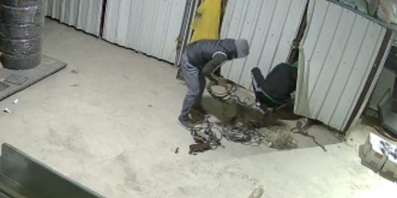 Bursa’da makine hırsızları kameraya yakalandı