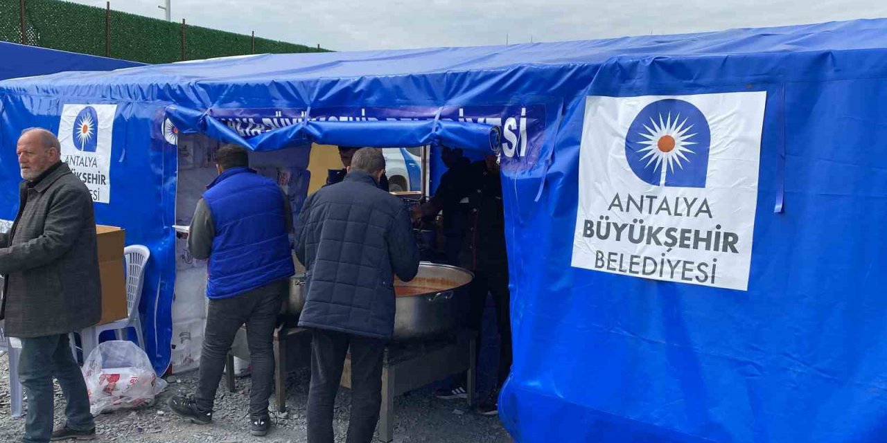 Büyükşehir Belediyesi’nin deprem bölgesine desteği sürüyor